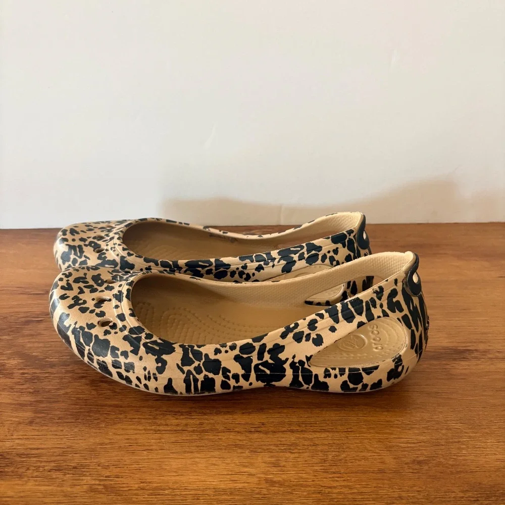 Crocs Kadee Leopard animal Print ballet Flats Womens 7 Tan Black Slip On Shoes